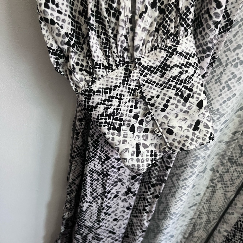 Sleek Good American Python Duster Robe Size 5= 2XL - image 7